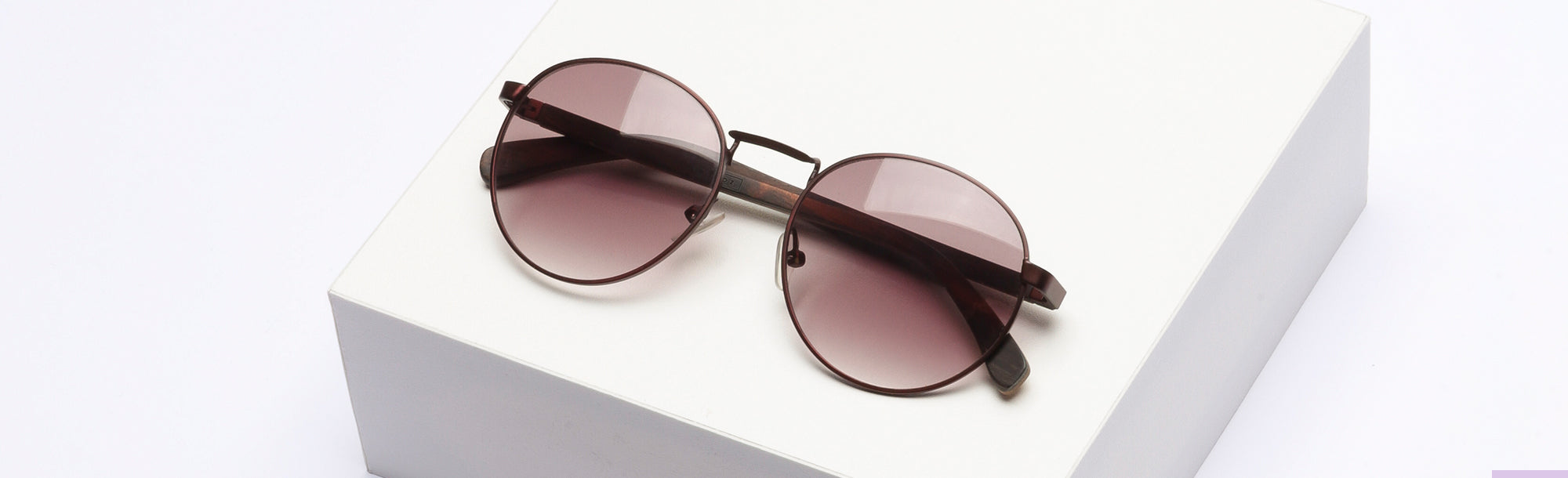 Óculos de Sol Redondo Metal com Madeira na cor Vinho