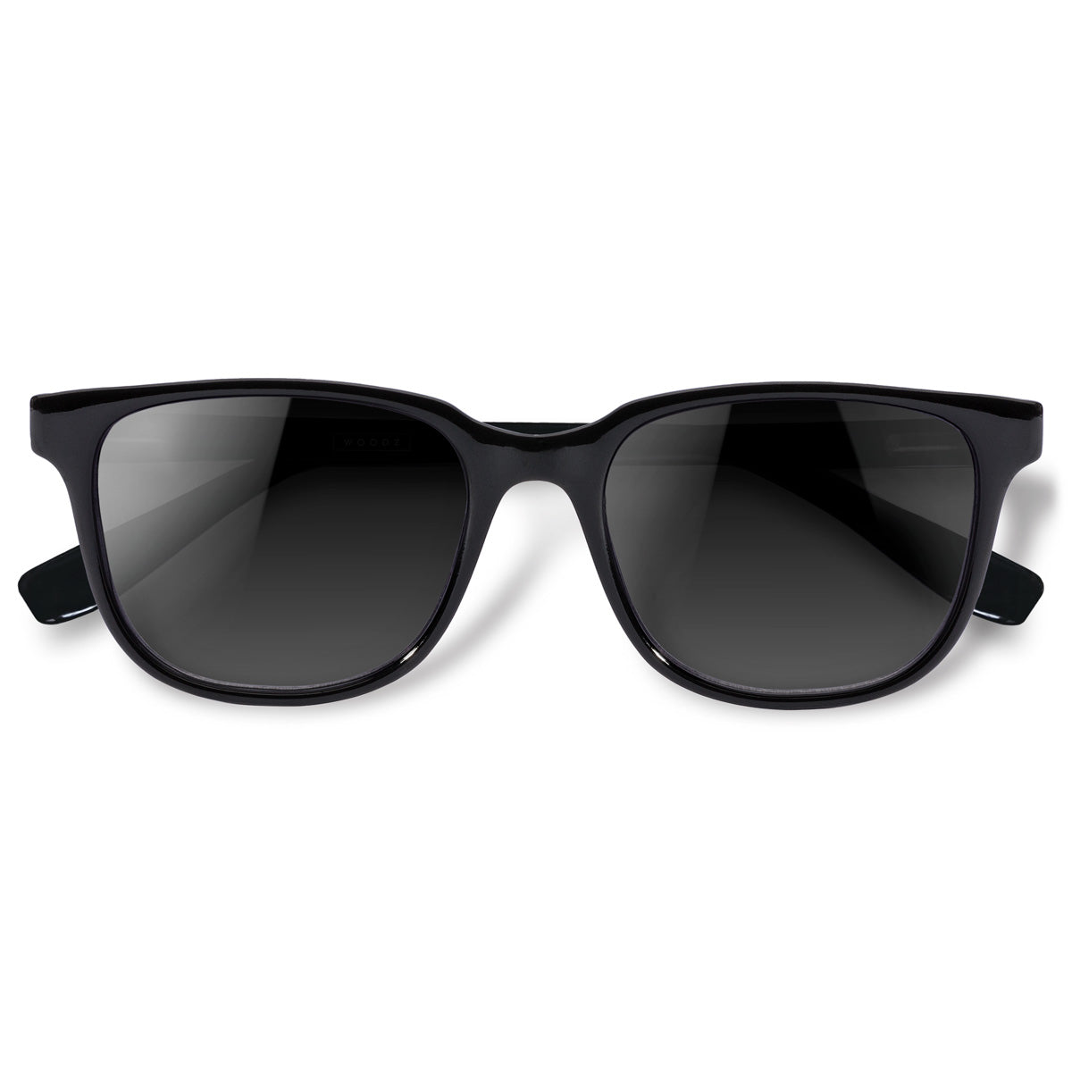 Carter Black com lente de sol cinza