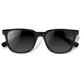 Carter Black com lente de sol cinza