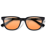 Carter Black com lente colorida laranja