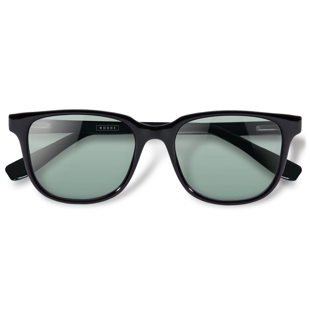 Carter Black com lente colorida verde clara