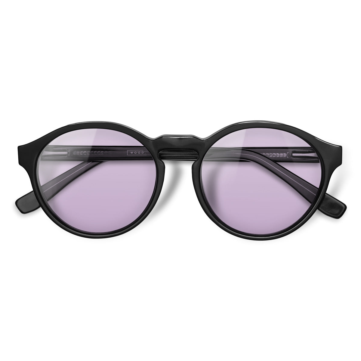 Elli Black com lente colorida lilas
