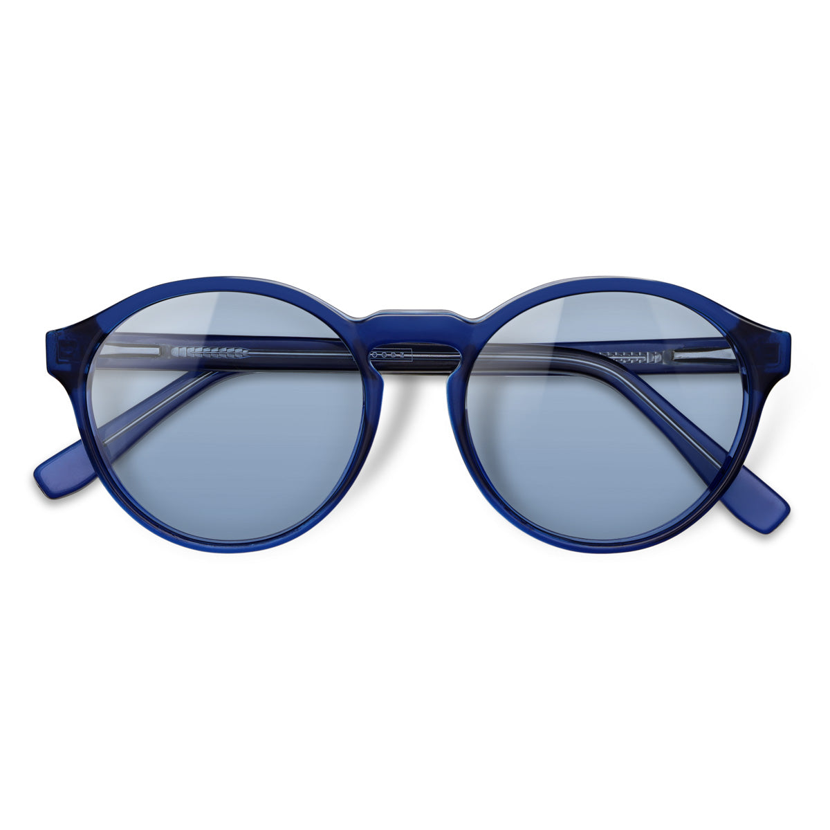 Elli Blue com lente colorida azul claro