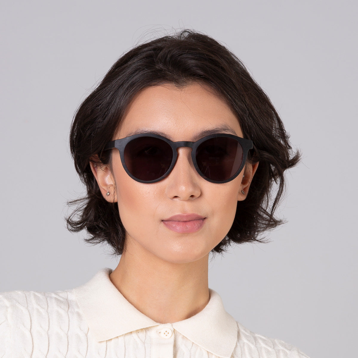 Elli dark em modelo com rosto médio