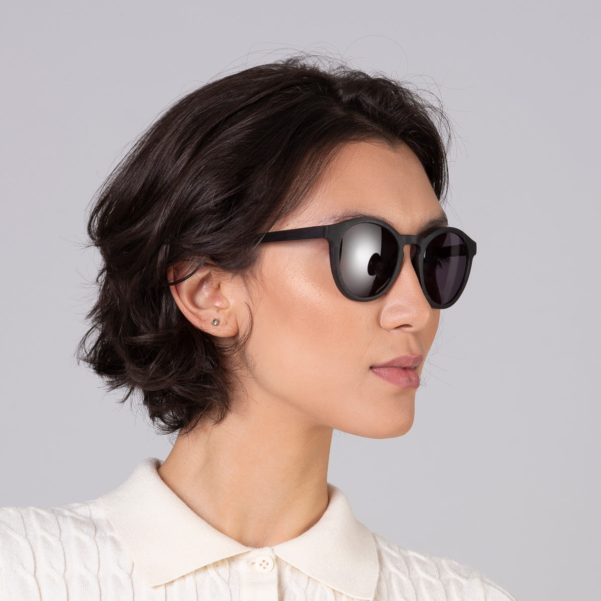 Elli dark em modelo com rosto médio