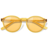 Elli Gold com lente colorida amarela