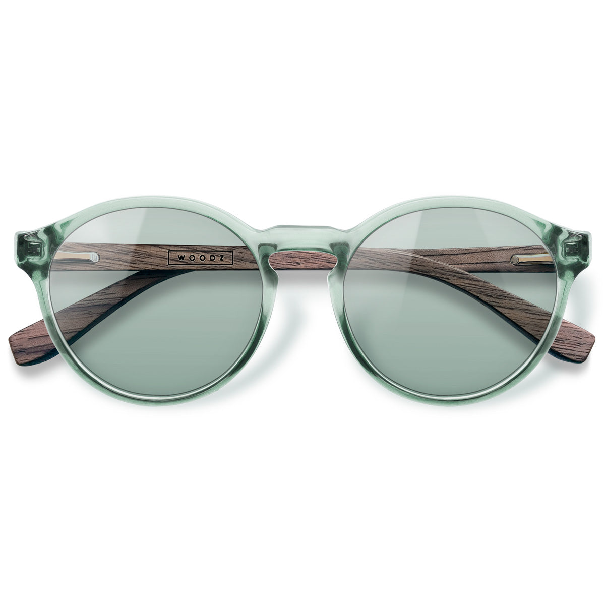 Elli Menta com lente colorida verde claro