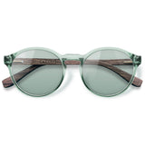 Elli Menta com lente colorida verde claro