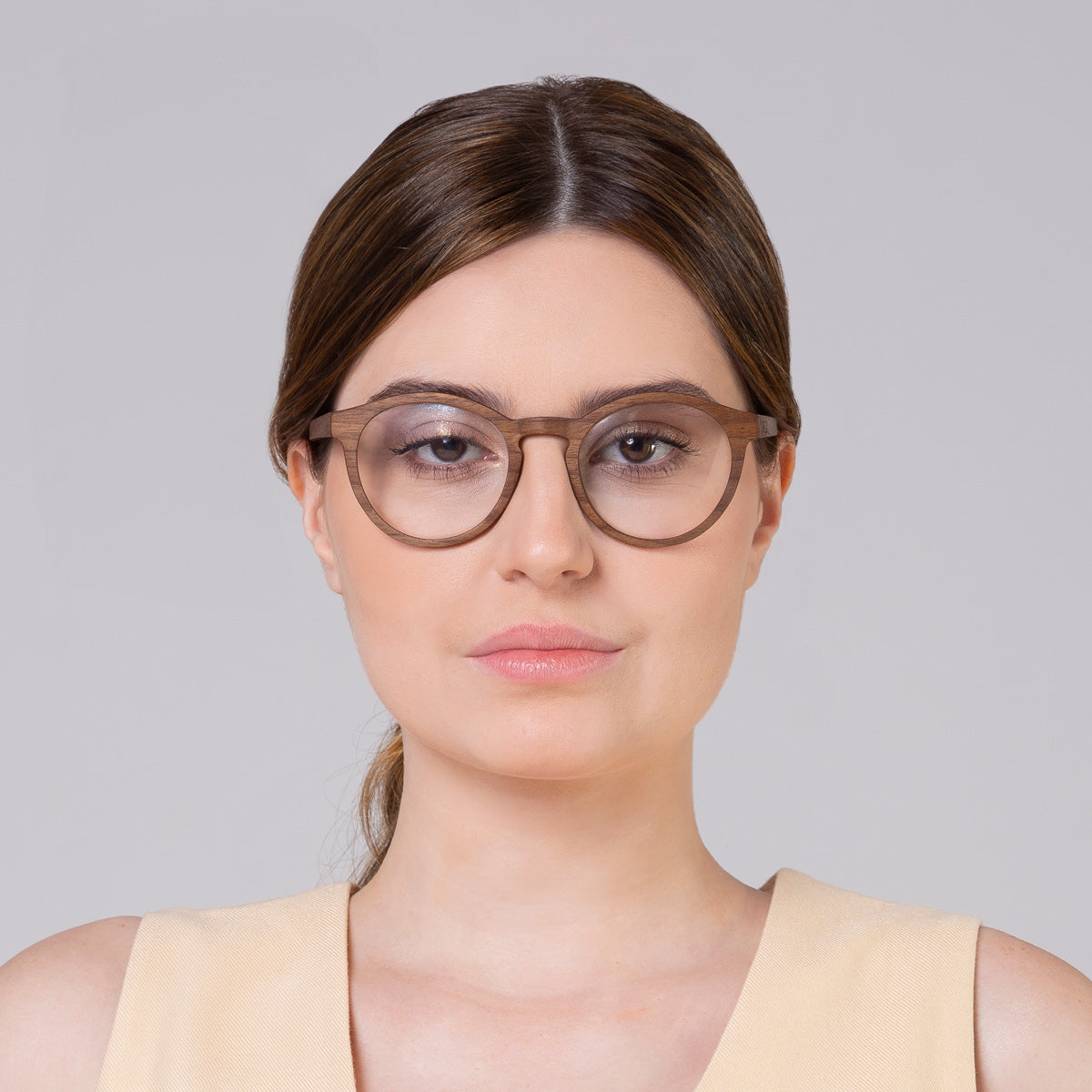 Elli Nut em modelo com rosto grande