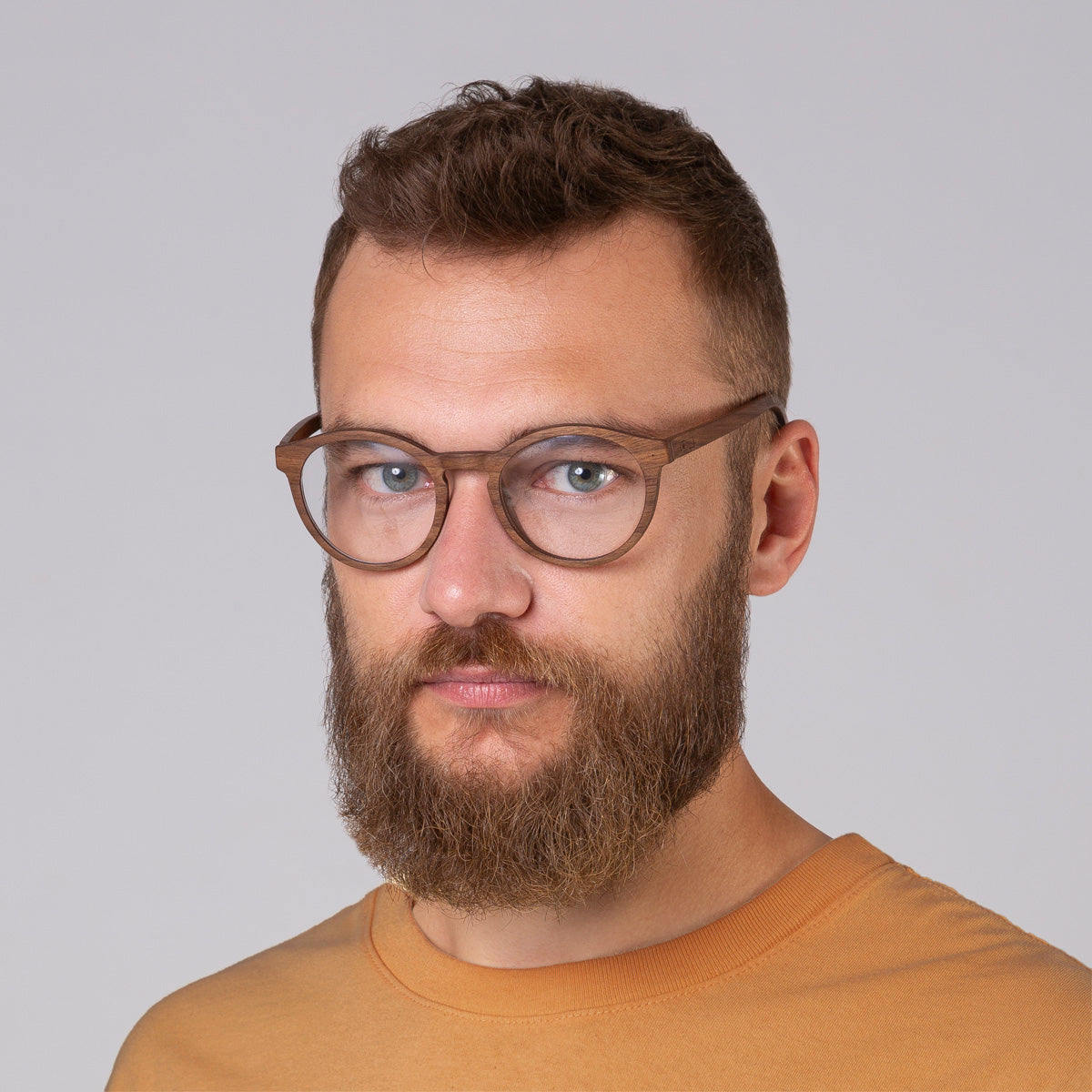 Elli Nut em modelo com rosto grande