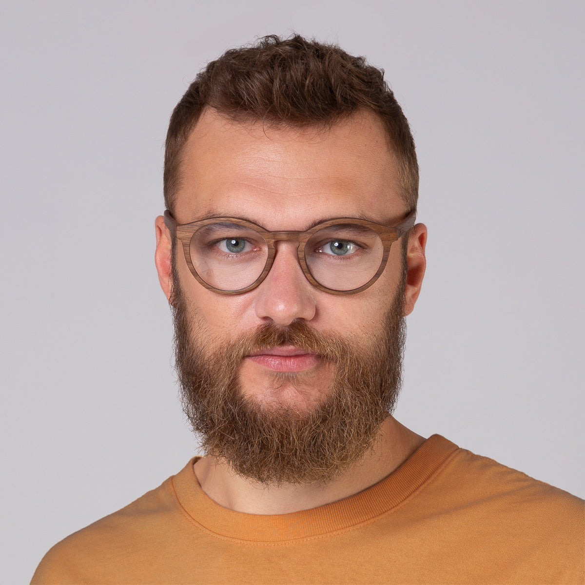 Elli Nut em modelo com rosto grande