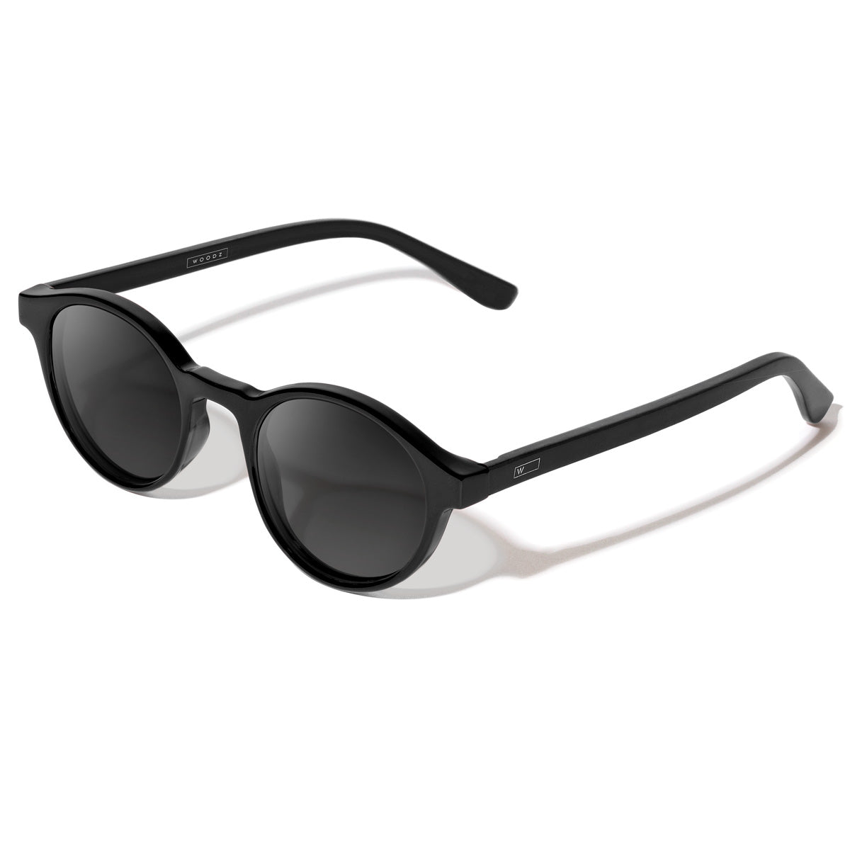 Nino Black com lente solar cinza