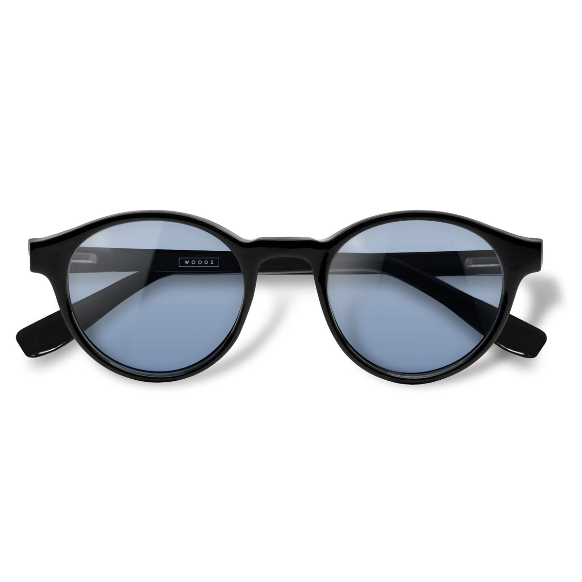 Nino Black com lente colorida azul clara