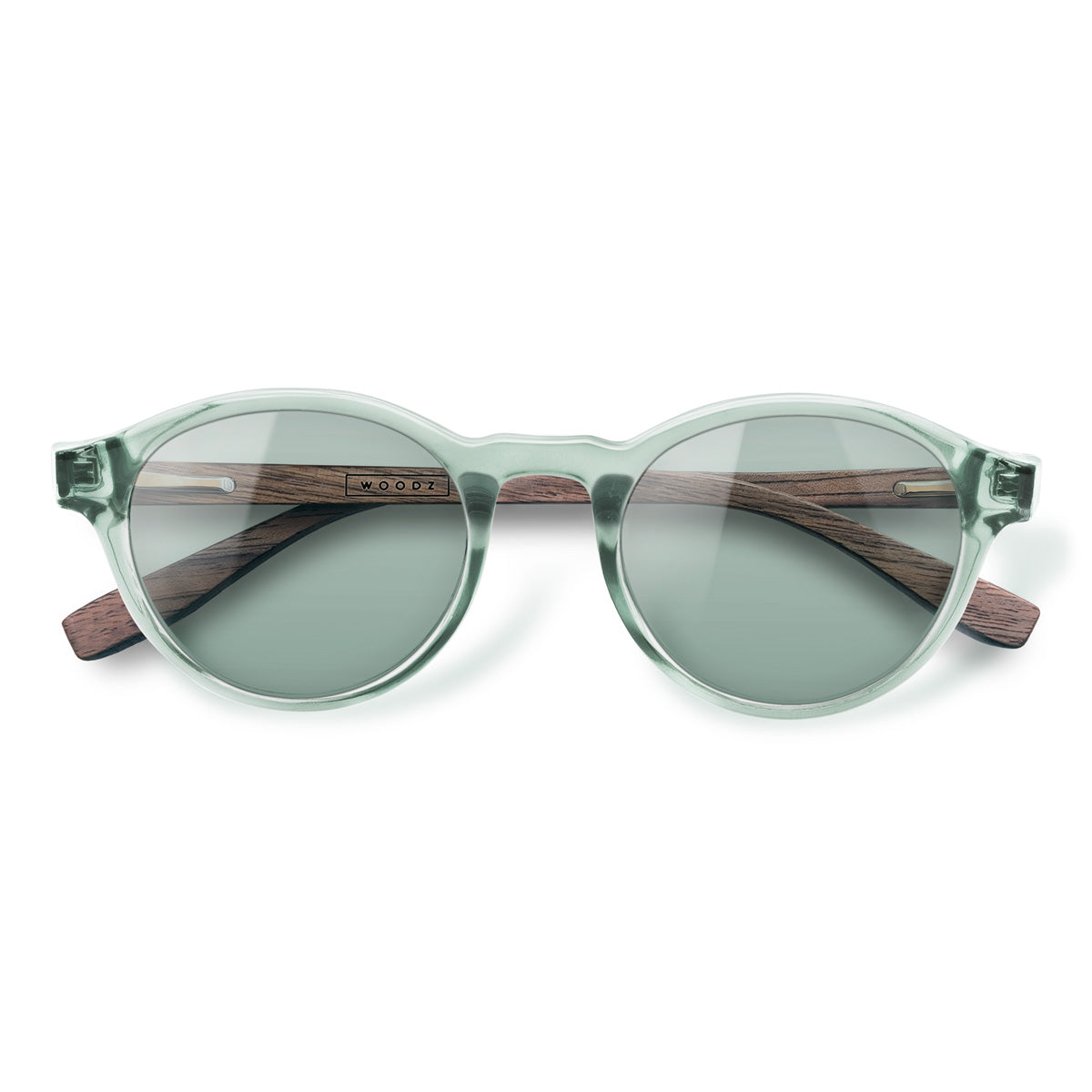 Nino Menta com lente colorida verde claro