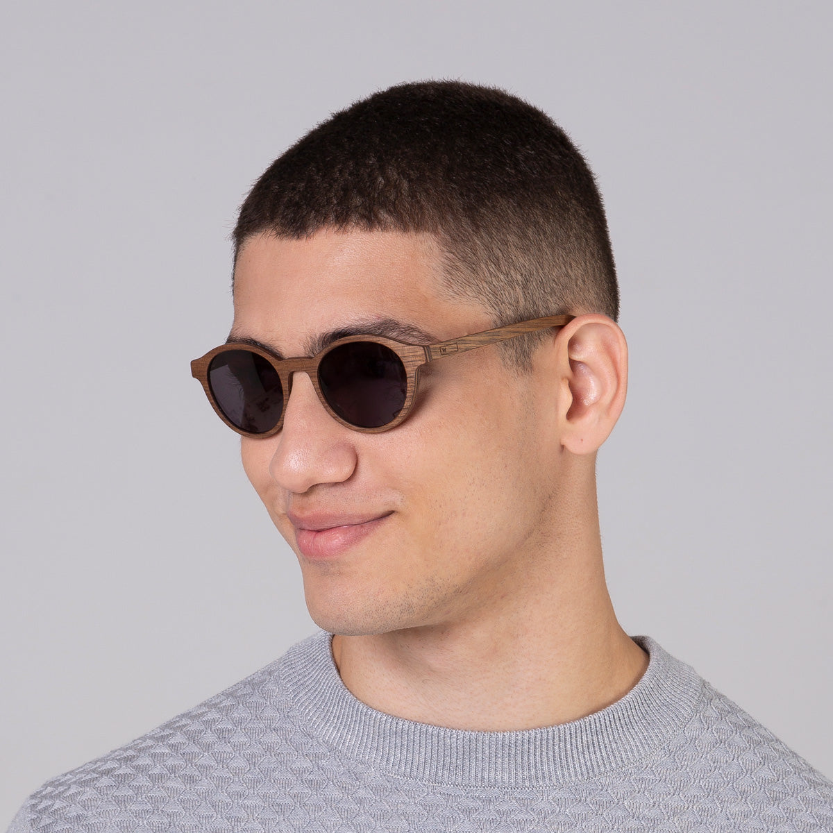 Nino Nut em modelo com rosto médio