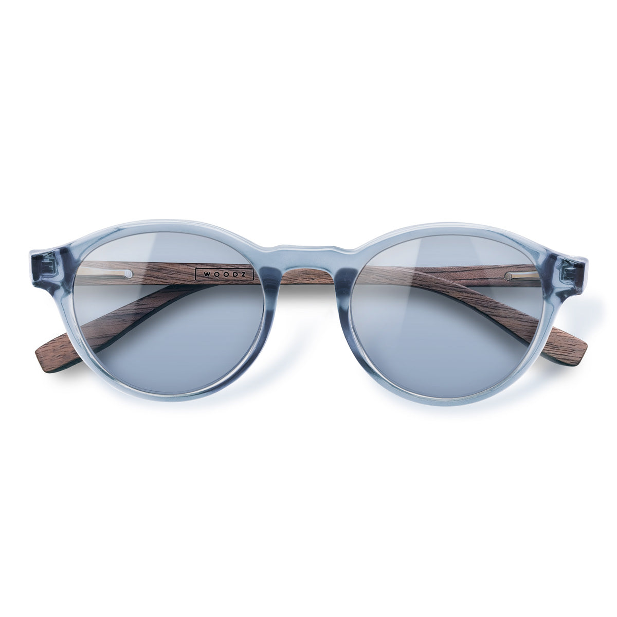 Nino Sky com lente colorida azul claro