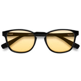 Olli Black com lente colorida amarela