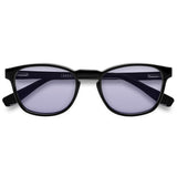 Olli Black com lente colorida lílas