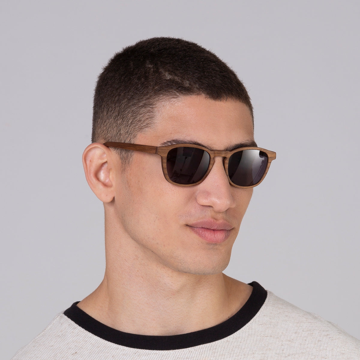 Olli Nut em modelo com rosto médio