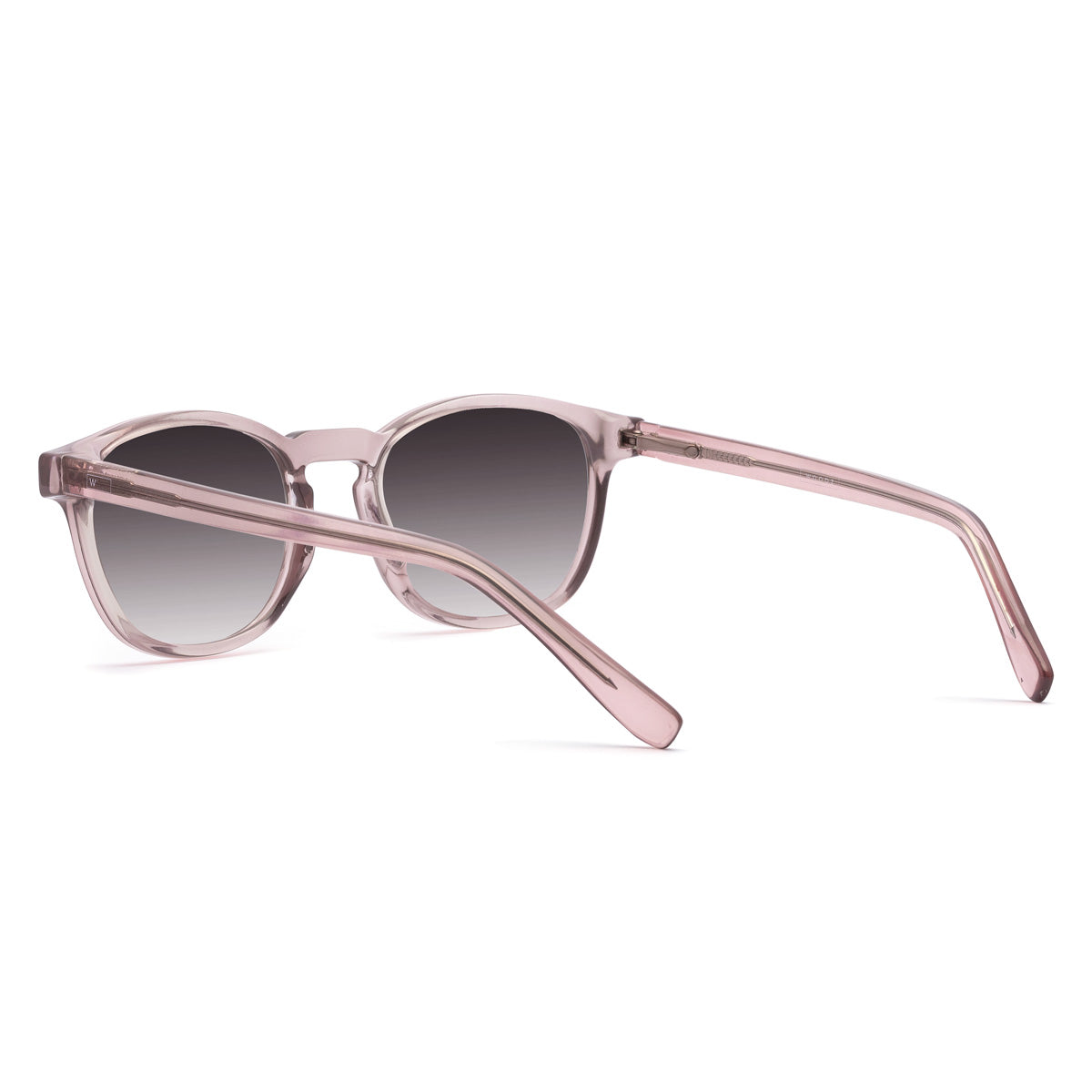 Olli Rose com lente de sol cinza degrade