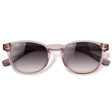 Olli Rose com lente de sol cinza degrade