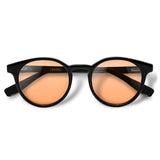 Taylor Black com lente colorida laranja