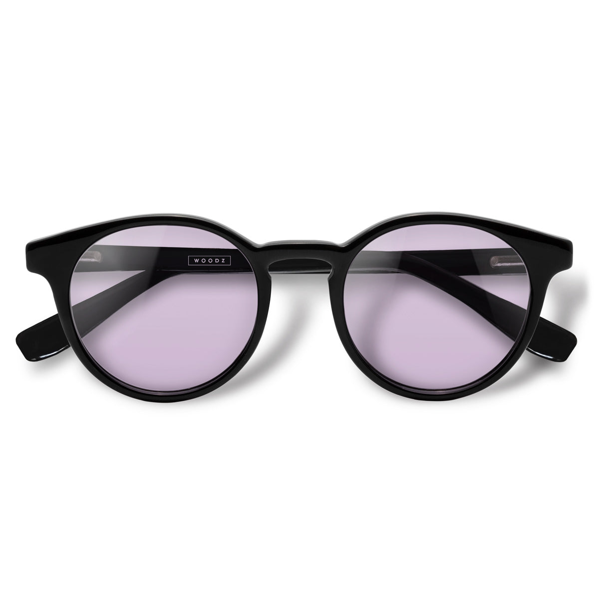 Taylor Black com lente colorida lilás