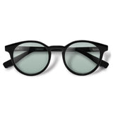 Taylor Black com lente colorida verde clara