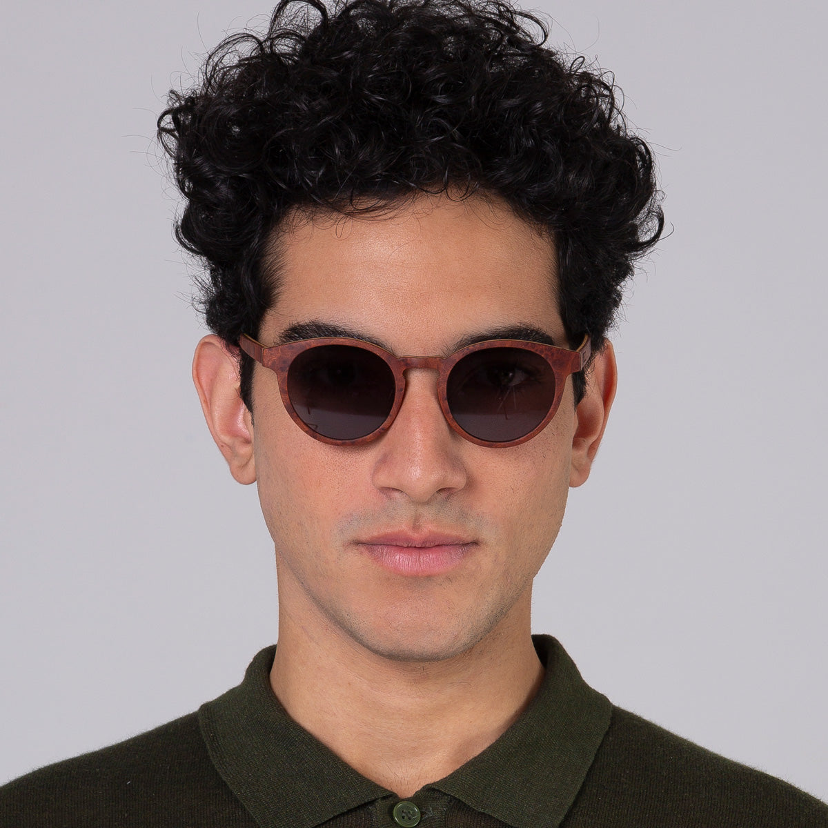 Taylor em modelo com rosto grande