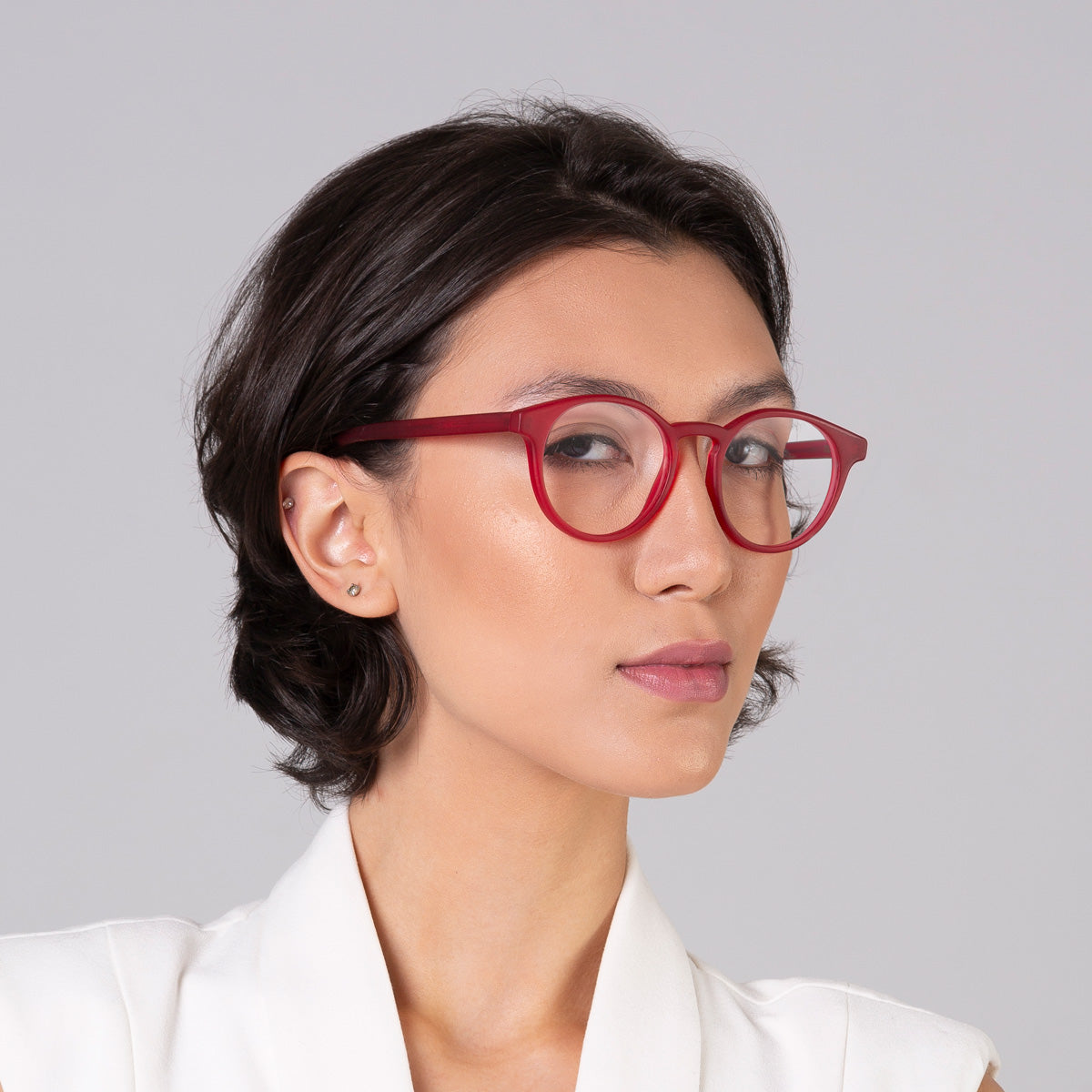 Armação Taylor Red Fosco em modelo com rosto médio.