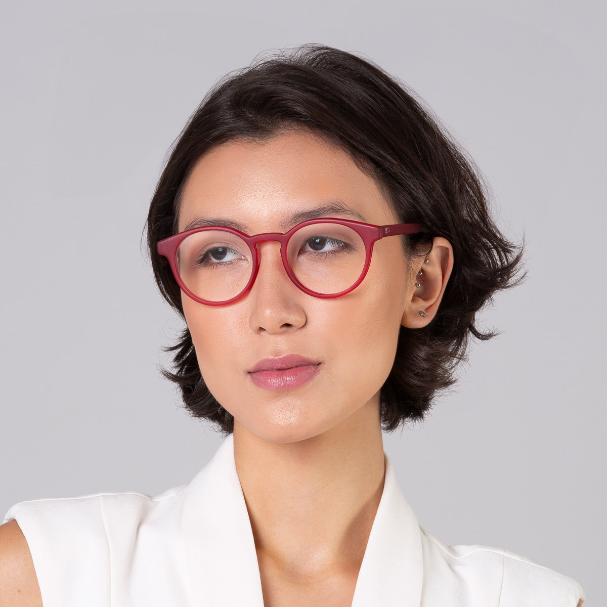 Armação Taylor Red Fosco em modelo com rosto médio.