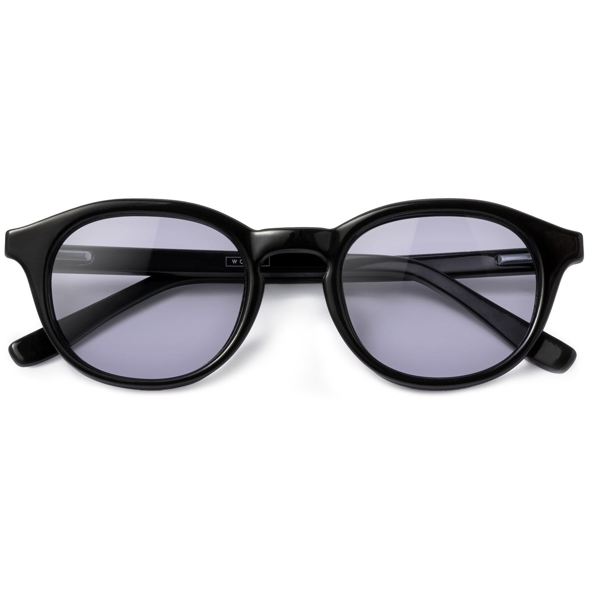 Toshi Black com lente colorida lilás