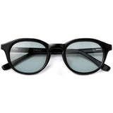 Toshi Black com lente colorida verde claro