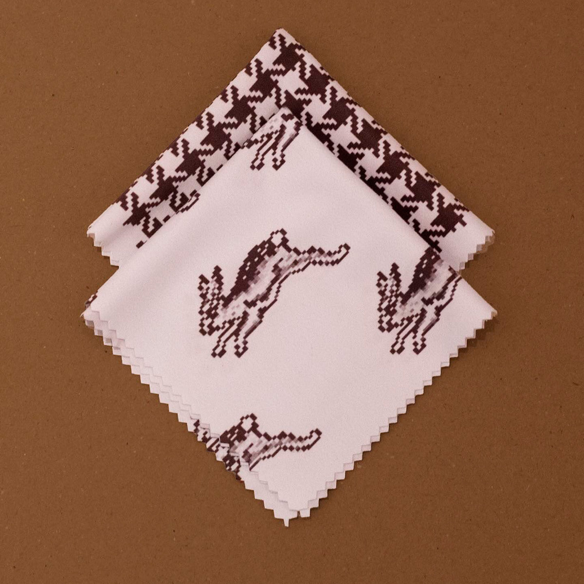 Lenços com estampas da Collab Woodz + DOD