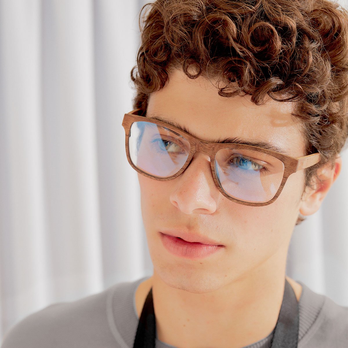 Carter Nut em modelo com rosto pequeno