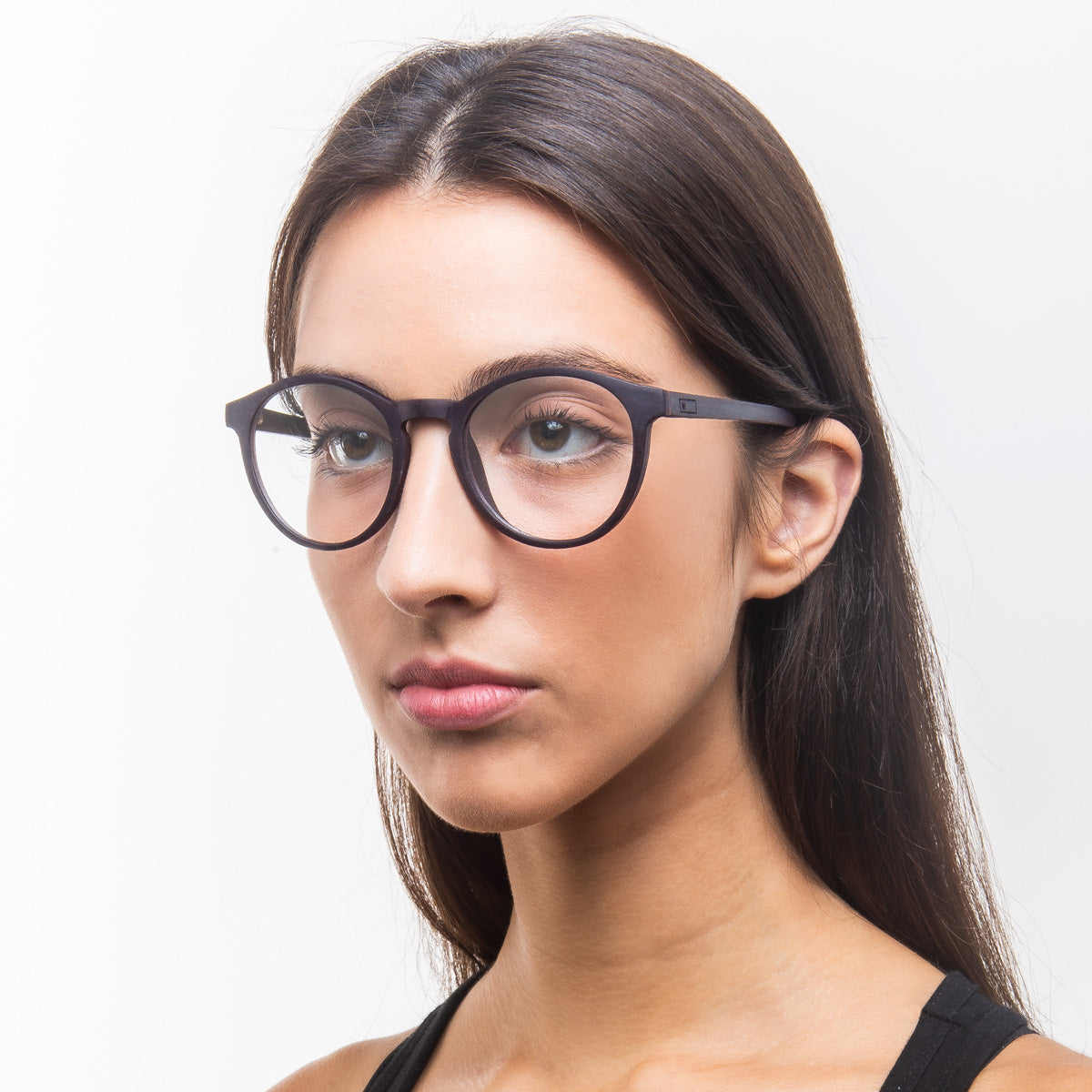 Elli Dark em modelo com rosto pequeno