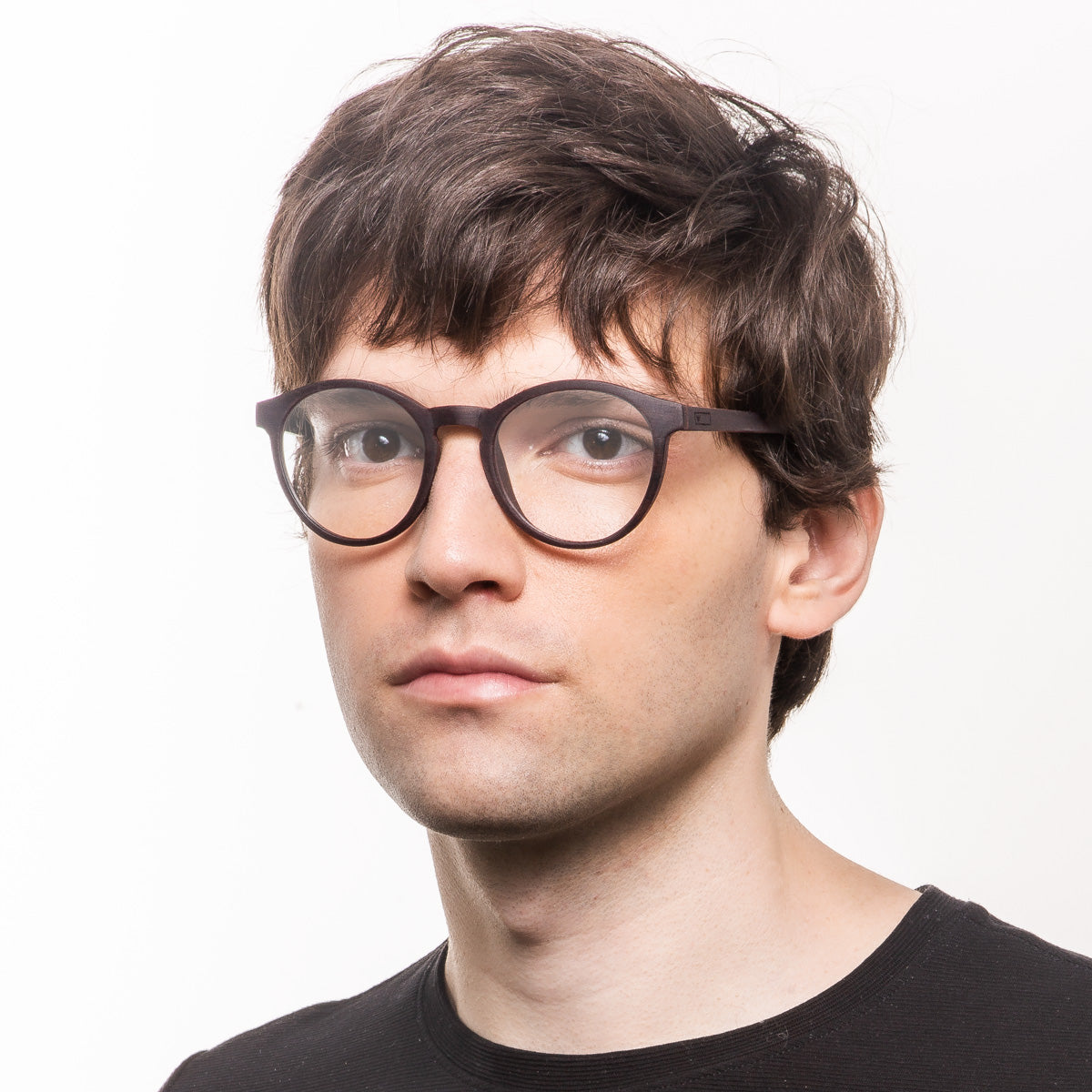 Elli Dark em modelo com rosto grande