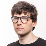 Elli Dark em modelo com rosto grande