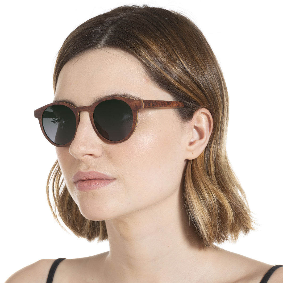 Taylor em modelo com rosto grande