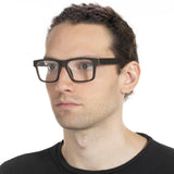 Ivo Dark em modelo com rosto grande