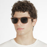 Carter Nut em modelo com rosto pequeno