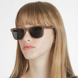 Carter Nut em modelo com rosto pequeno